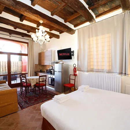 Borgo Malvasia - Ca' Palazzo לינה וארוחת בוקר 3*